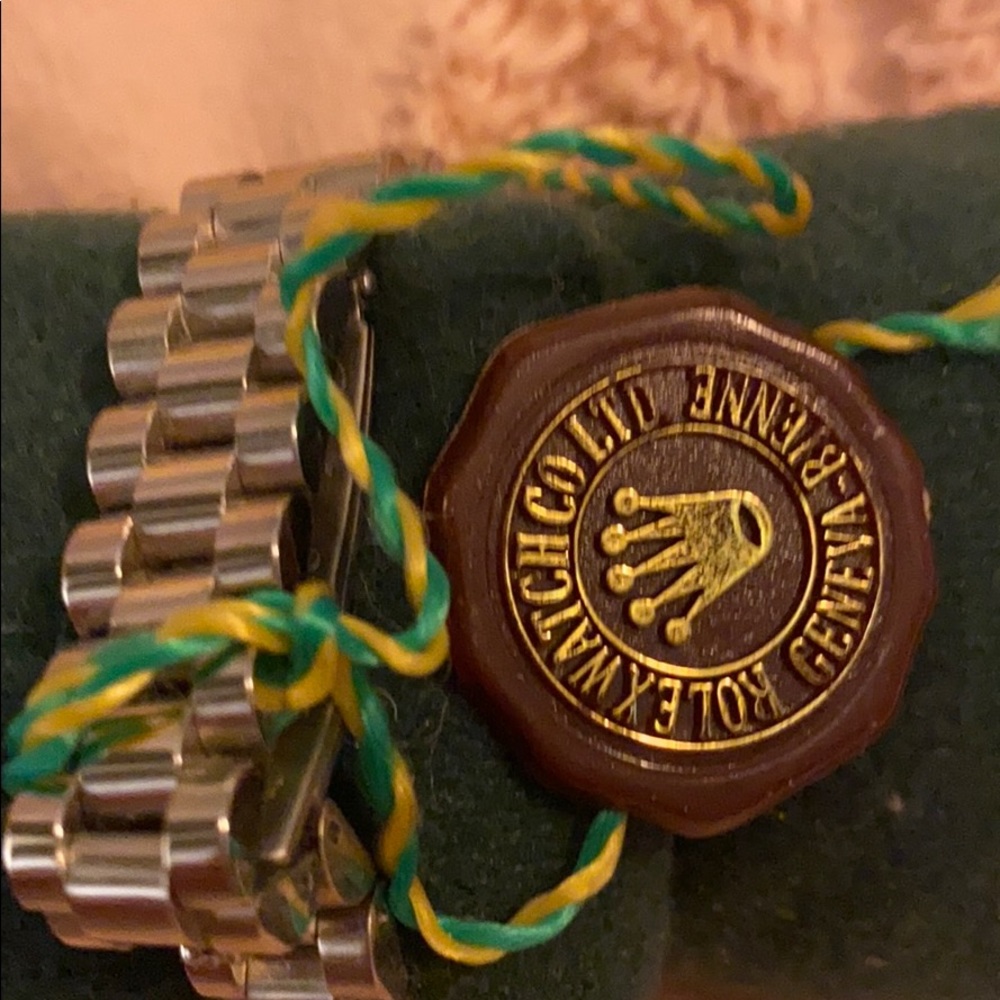watch - Picture 3 of 3